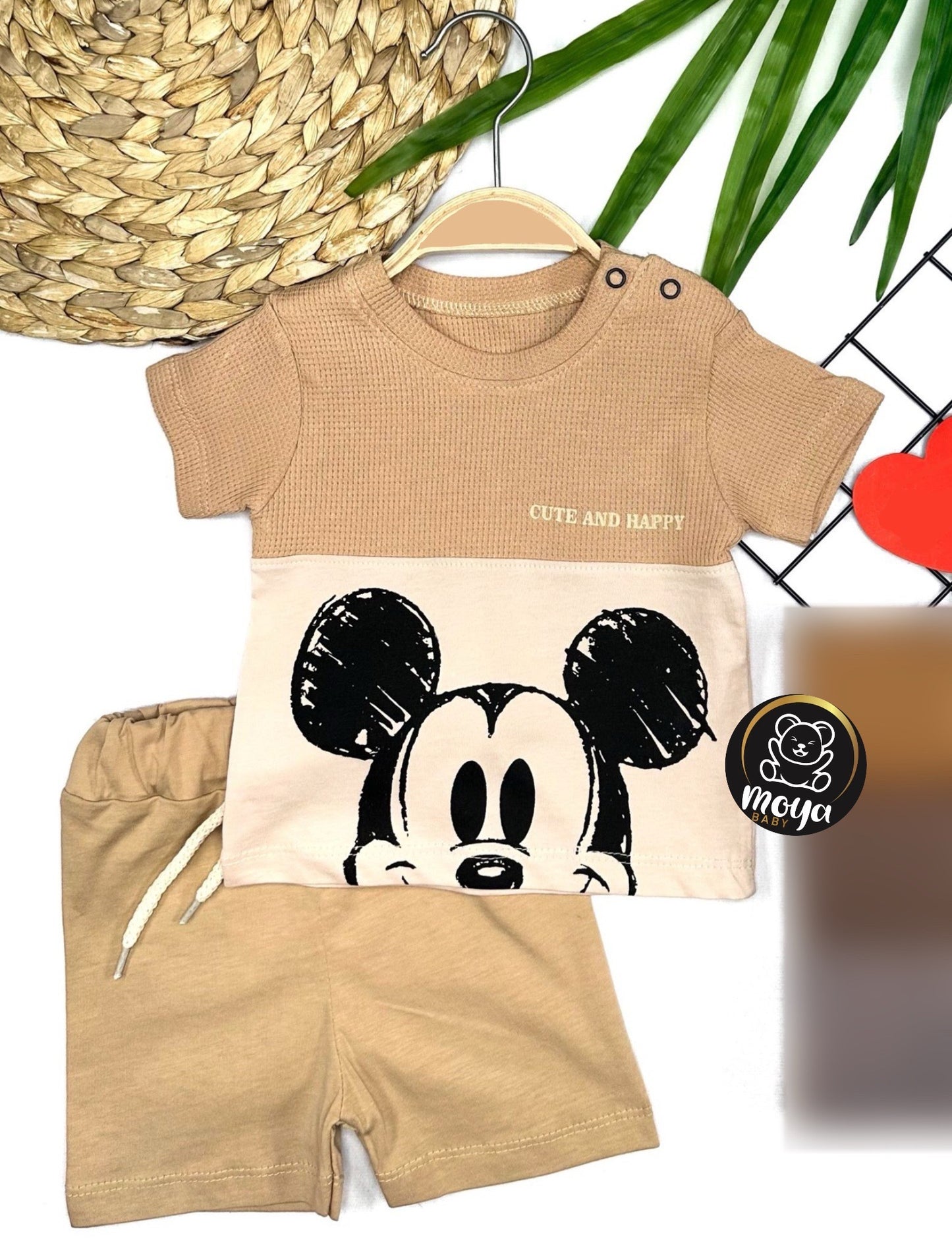 Ensemble cute happy